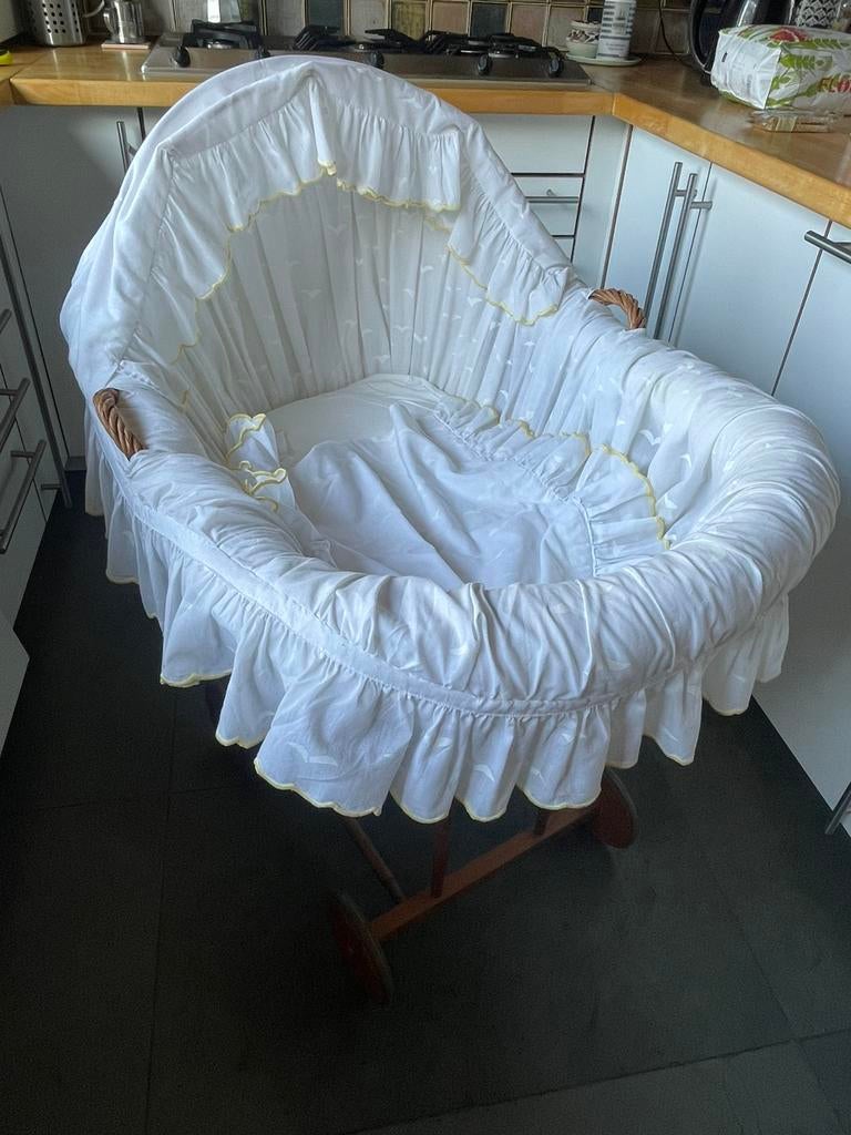 Vintage babywieg, met extra lakentjes, Enfants & Bébés, Berceaux & Lits, Comme neuf, Enlèvement