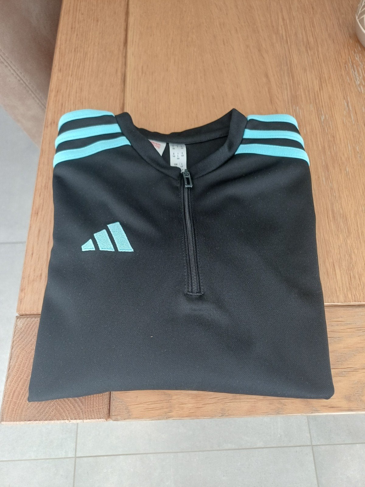 Adidas truitje voor de turnzak maat 140, Kinderen en Baby's, Kinderkleding | Maat 140, Ophalen, Adidas, Jongen of Meisje, Trui of Vest