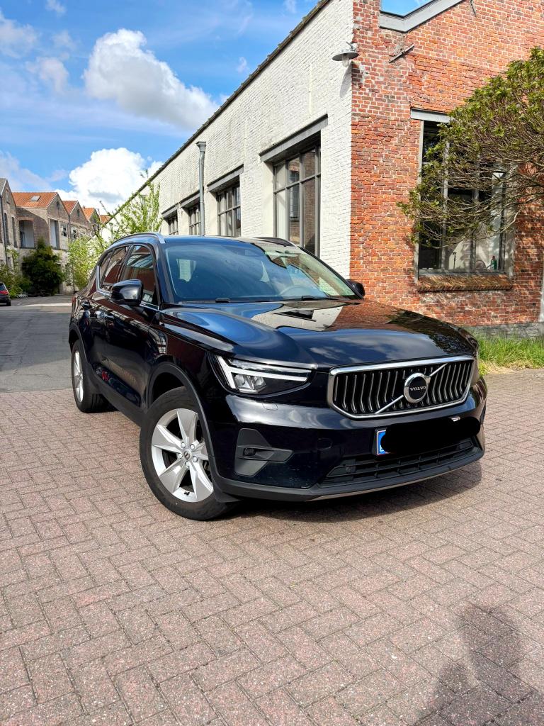 Volvo XC40 T2 Automatic Plus Bright / Harman Kardon / 2023, Auto's, Volvo, Automaat, Zwart, Leder, 5 zetels