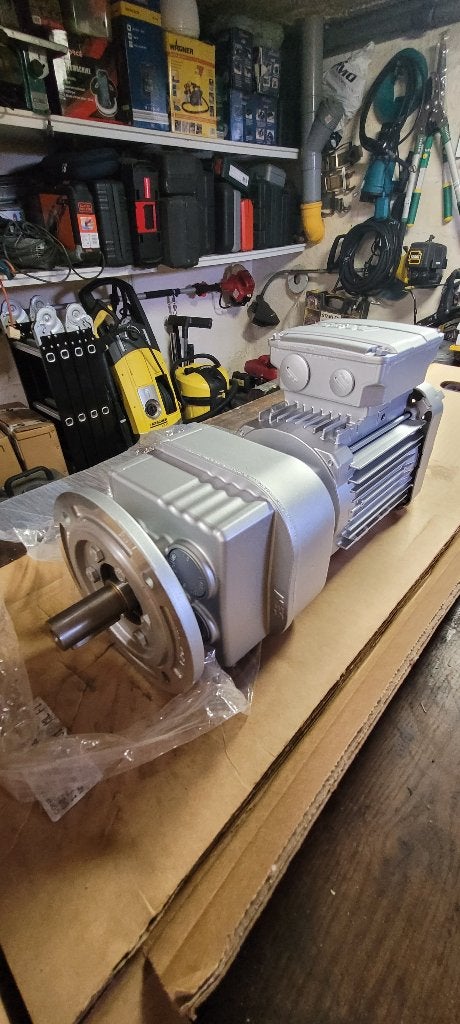 Motor SEW-EURODRIVE RF17 DRN71M4 (nieuwprijs 1174€, Ophalen, Nieuw, Elektromotor