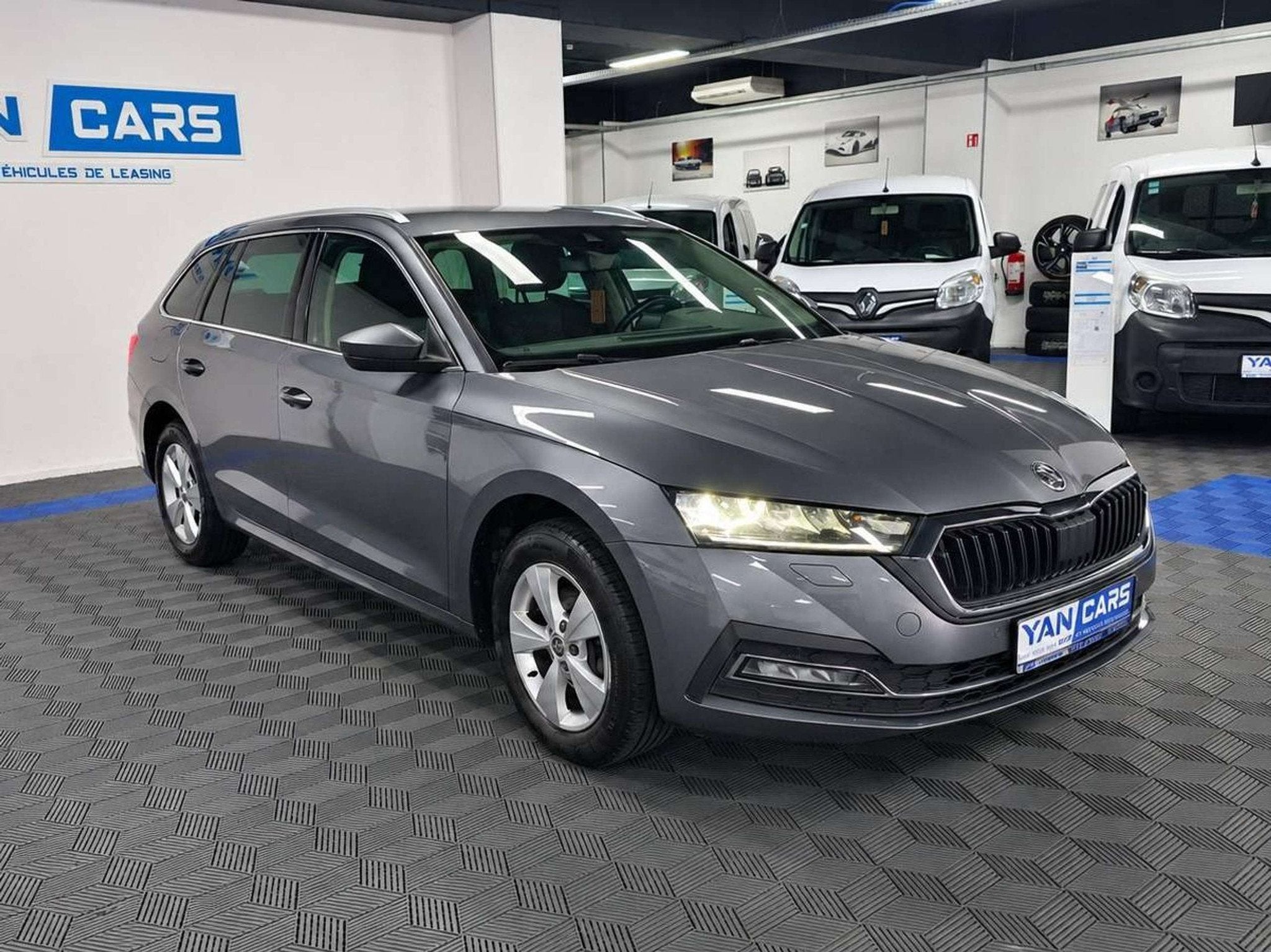 Skoda Octavia Combi 2.0 TDI 115 DSG7 Clever · Distribution, Auto's, Stof, Gebruikt, Euro 6, 4 cilinders