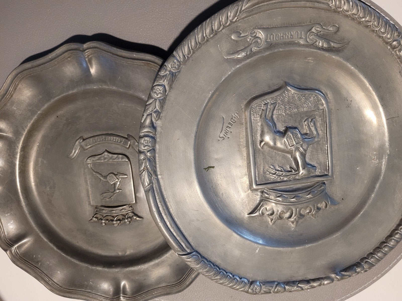 2x tinnen borden Turnhout, Ophalen