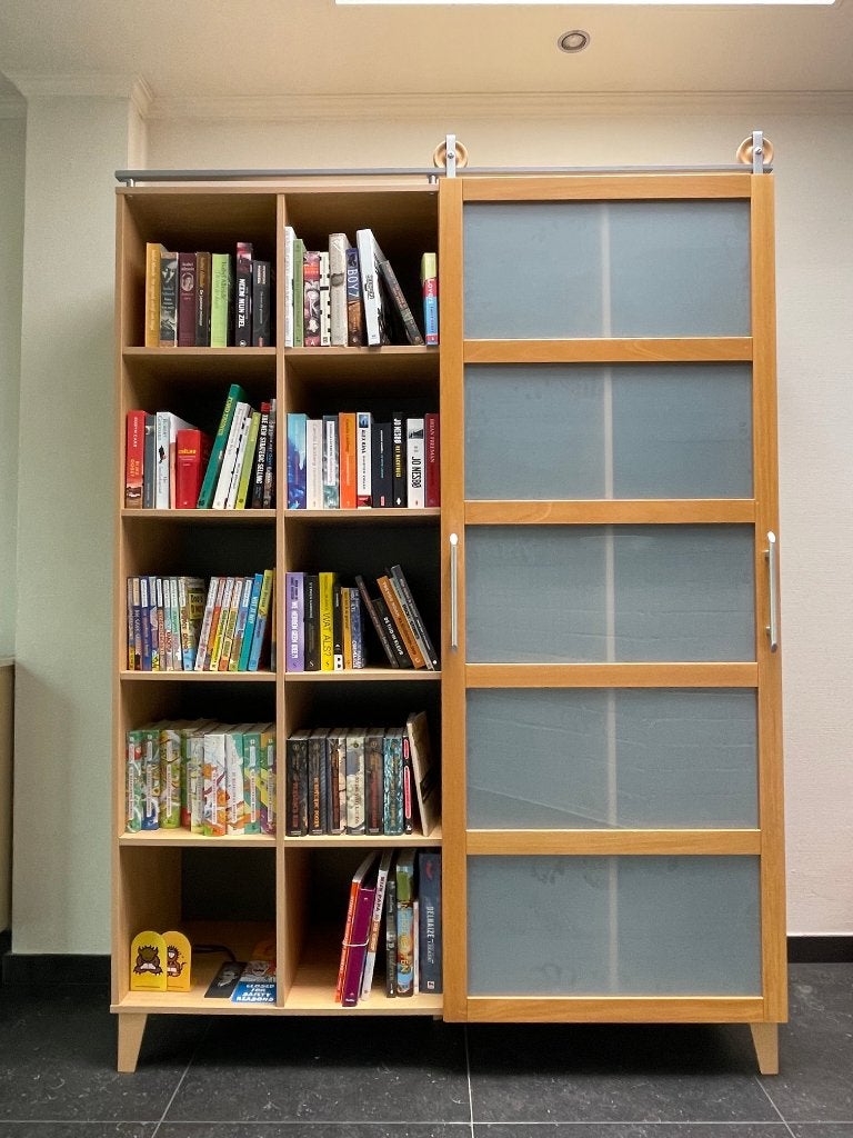 ruime boekenkast, Ophalen, Gebruikt, 100 tot 150 cm, 200 cm of meer