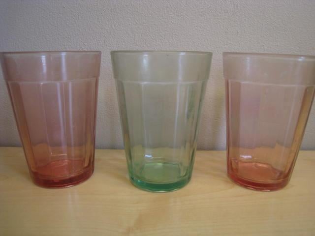 3 gekleurde glazen, hoogte 9 x diameter boven 6,5cm, Verzamelen, Ophalen