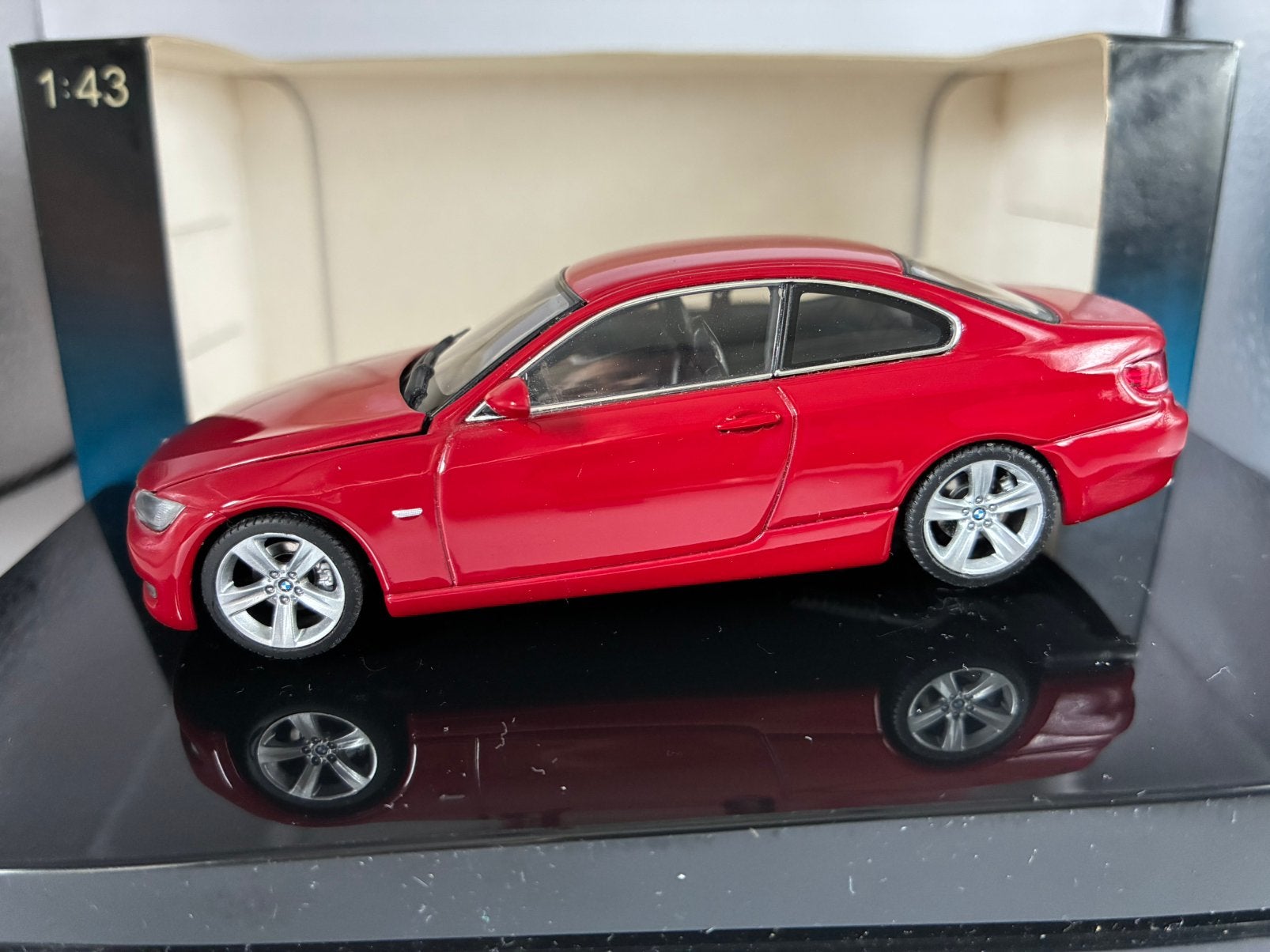 BMW 3-serie 3er Coupé (Type E92) 2006 - AUTOArt, Hobby en Vrije tijd, Verzenden, Nieuw, Auto, Overige merken
