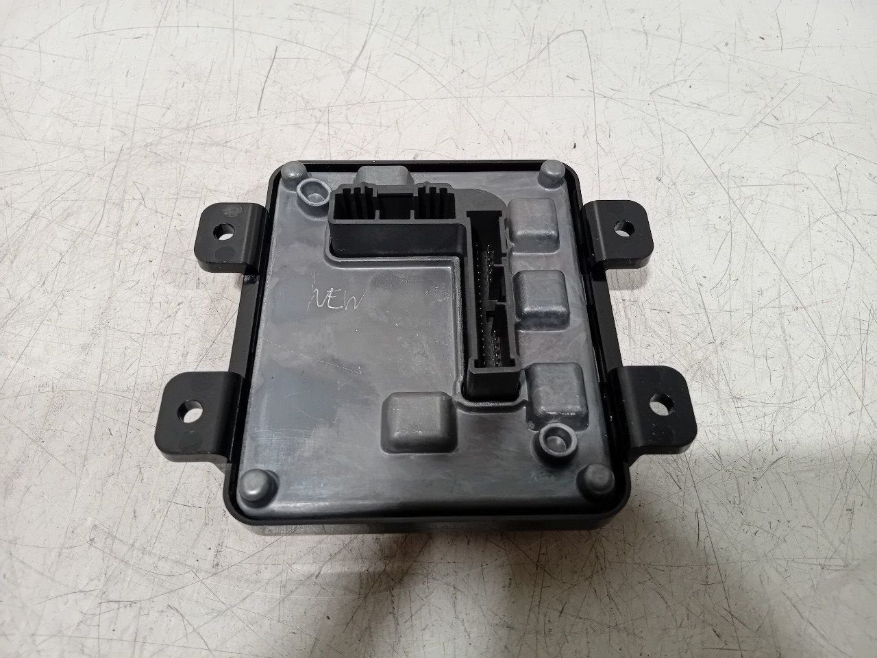 Computer Tesla Model Y, Onderdelen@venauto.nl, Van der Ven Autorecycling B.V., Gebruikt, Ettenseweg 76, 4706 PB Roosendaal, The Netherlands