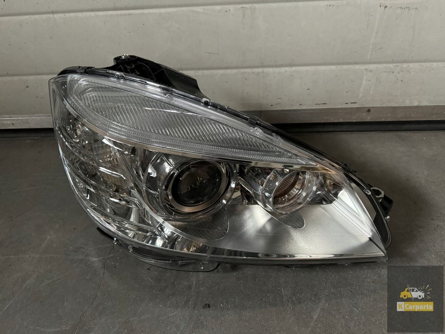 Phare bi-x non avant droit Mercedes Classe C W204, Mercedes-Benz AG, Mercedes-Benz, Utilisé, Mercedesstrasse 120
70372  Stuttgart, DE