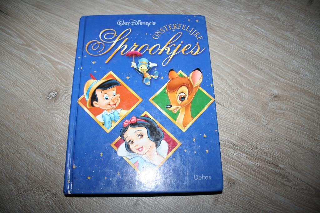 boek: onsterfelijke sprookjes, Ophalen of Verzenden, Gelezen, Sprookjes