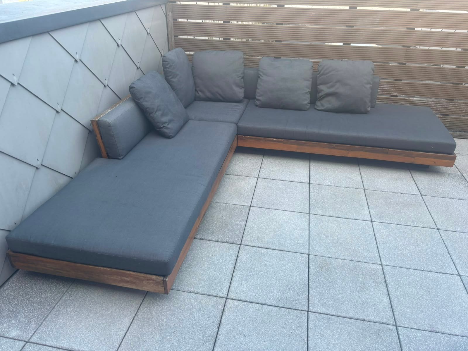 salon élégant (2,4 m x 2,6 m) en bois d'acacia à vendre, 5 places, Enlèvement, Utilisé, Sets de jardin