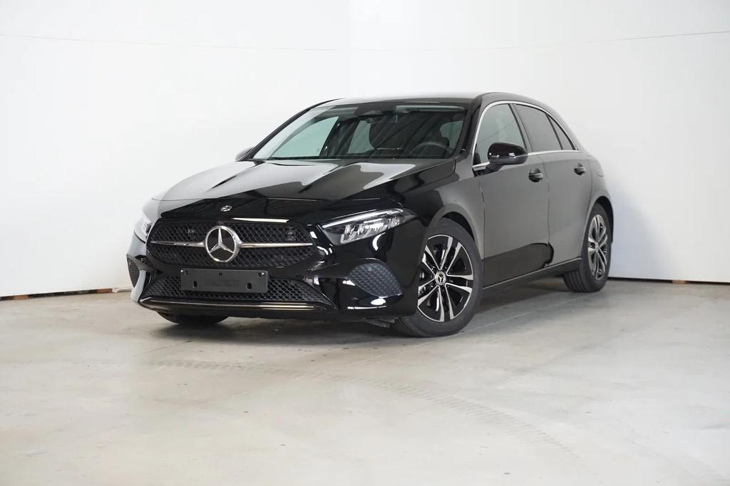 Mercedes-Benz A-CLASS A 180 (bj 2025, automaat), Auto's, Mercedes-Benz, Gebruikt, 136 pk, Zwart, Leder