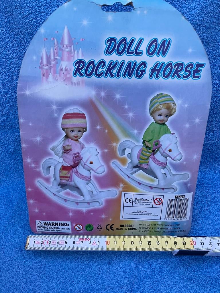 cheval à bascule & poupée - Doll on rocking horse, Enlèvement ou Envoi, Neuf
