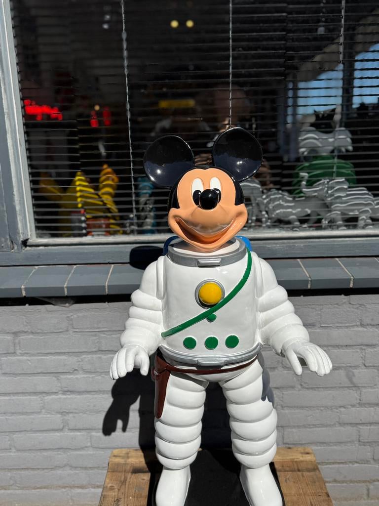 Statue de Mickey Mouse en tant qu'astronaute, Enlèvement, Mickey Mouse, Comme neuf, Statue ou Figurine