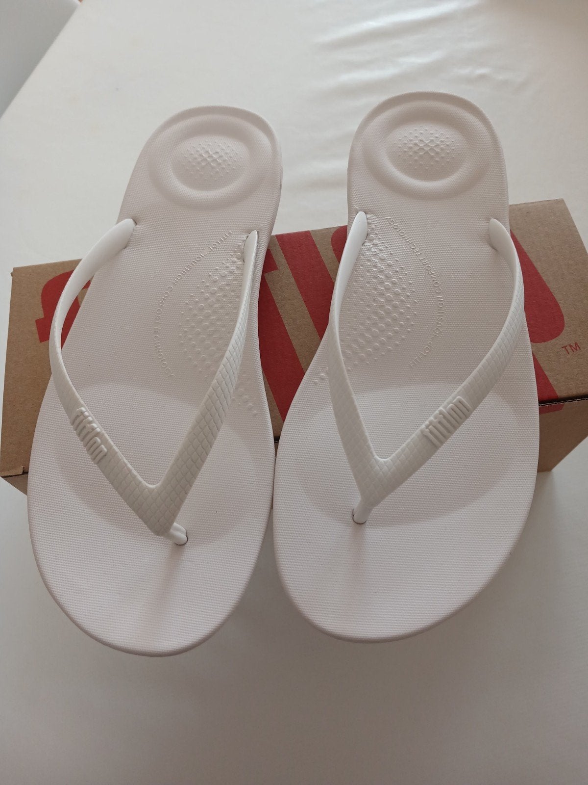 Fitflop teenslippers mt 39 Nieuw, Kleding | Dames, Schoenen, Nieuw, Ophalen of Verzenden, Fitflop, Wit