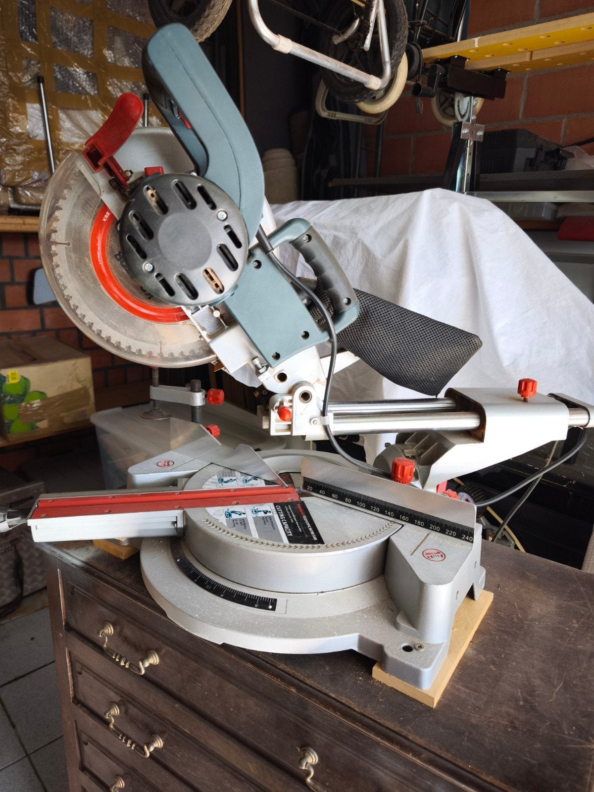 Powerplus XQ afkortzaag, Bricolage & Construction, Outillage | Scies mécaniques, Powerplus XQ, Comme neuf, Enlèvement, 1200 watts ou plus