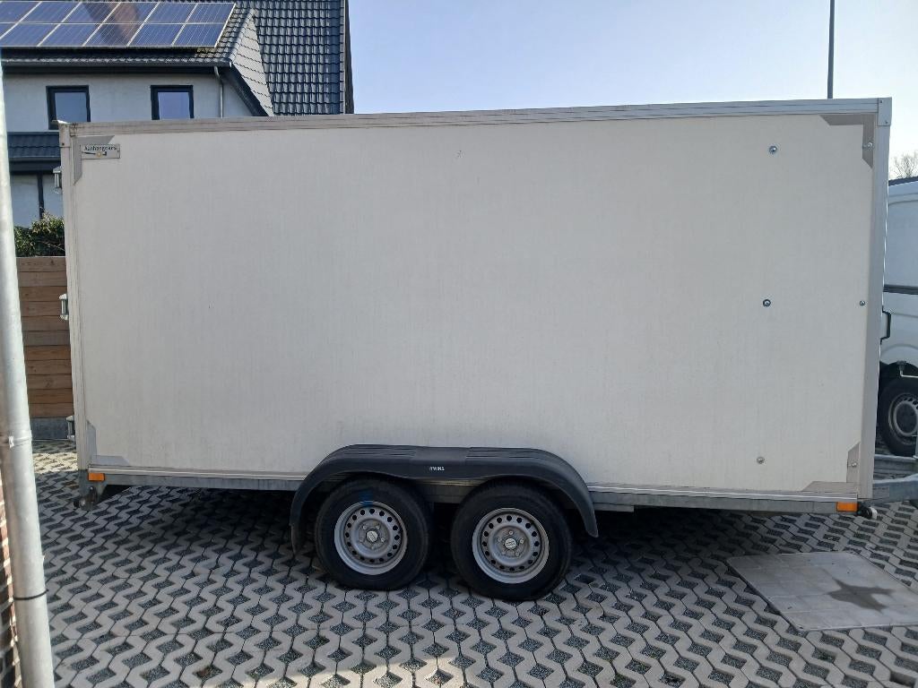 Aanhangwagen, Ophalen, Zo goed als nieuw