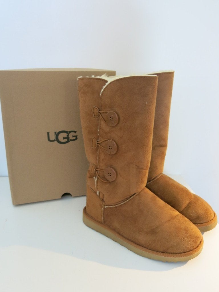 Ugg kastanjebruin mt 40 Baily Button, Kleding | Dames, Schoenen, Zo goed als nieuw, Ophalen of Verzenden