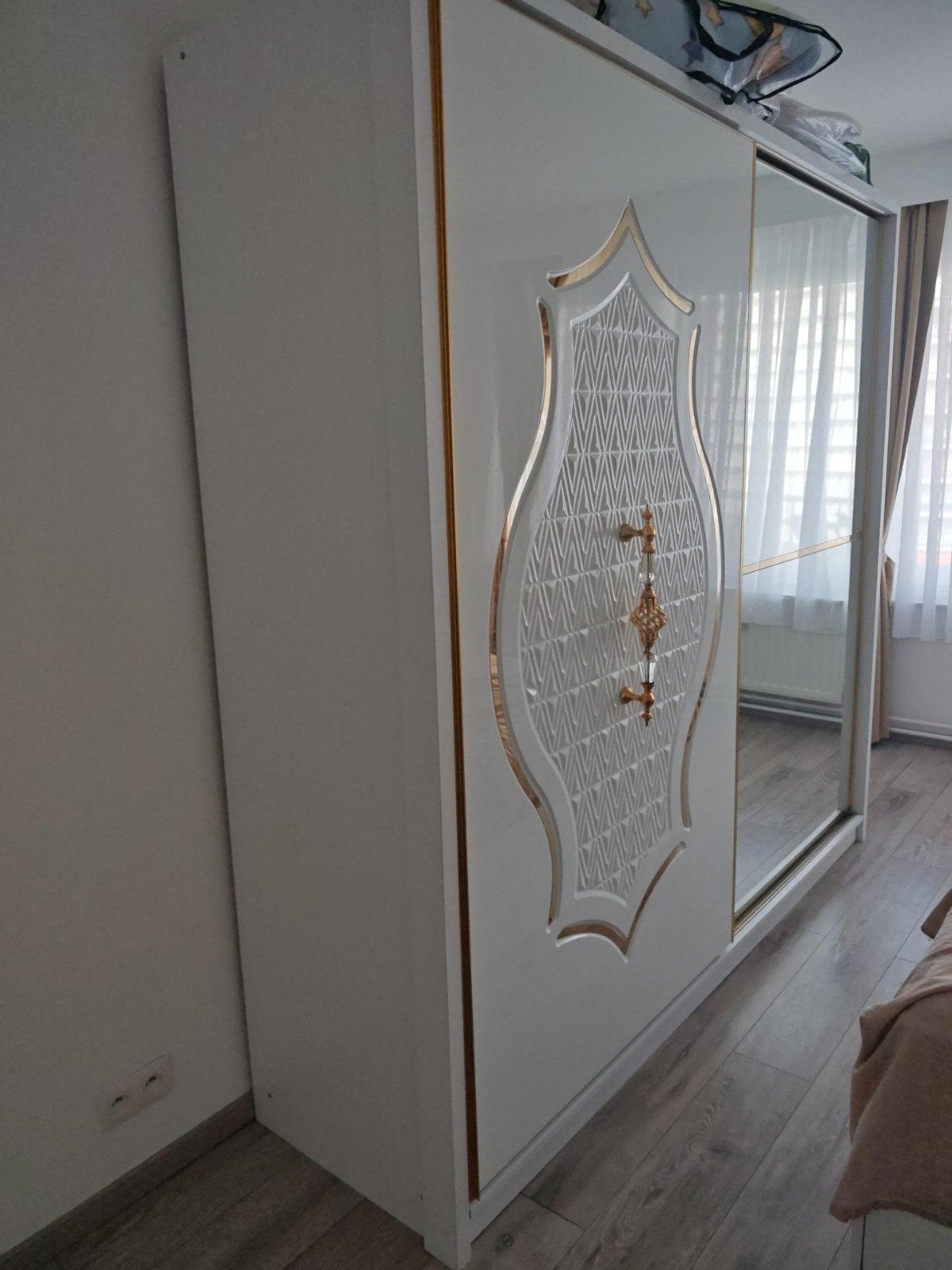 Grande armoire blanche avec miroir – très bon état, Enlèvement, Comme neuf, Moderne