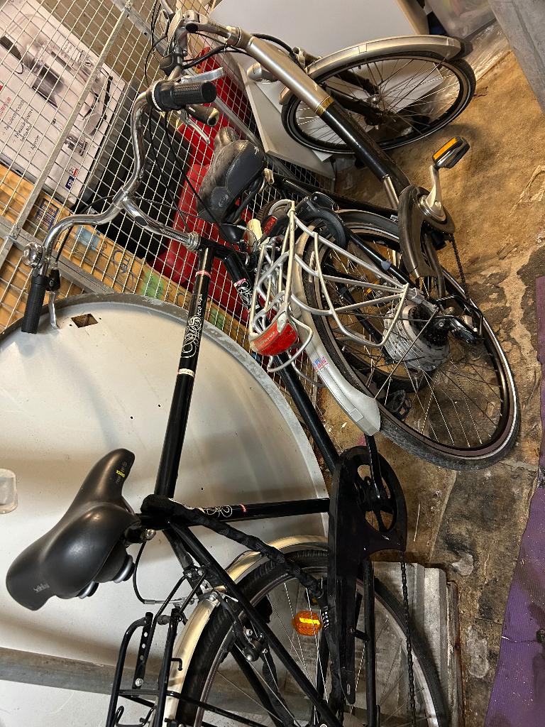 Damesfiets en herenfiets, Enlèvement, Utilisé