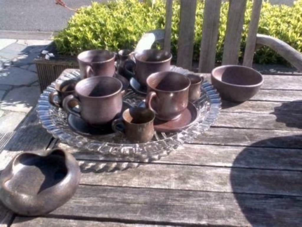 Calvados set met 4 koffie tassen en bordjes borrelglaasje me, Ophalen, Zo goed als nieuw, Kop(pen) en/of Schotel(s)