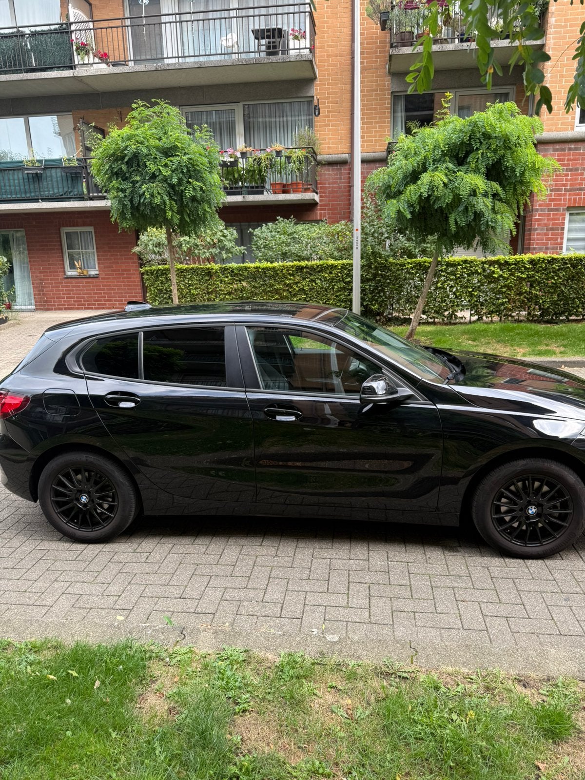 BMW série 1 118i automatique essence, Auto's, BMW, Zwart, Berline, 5 deurs, Particulier