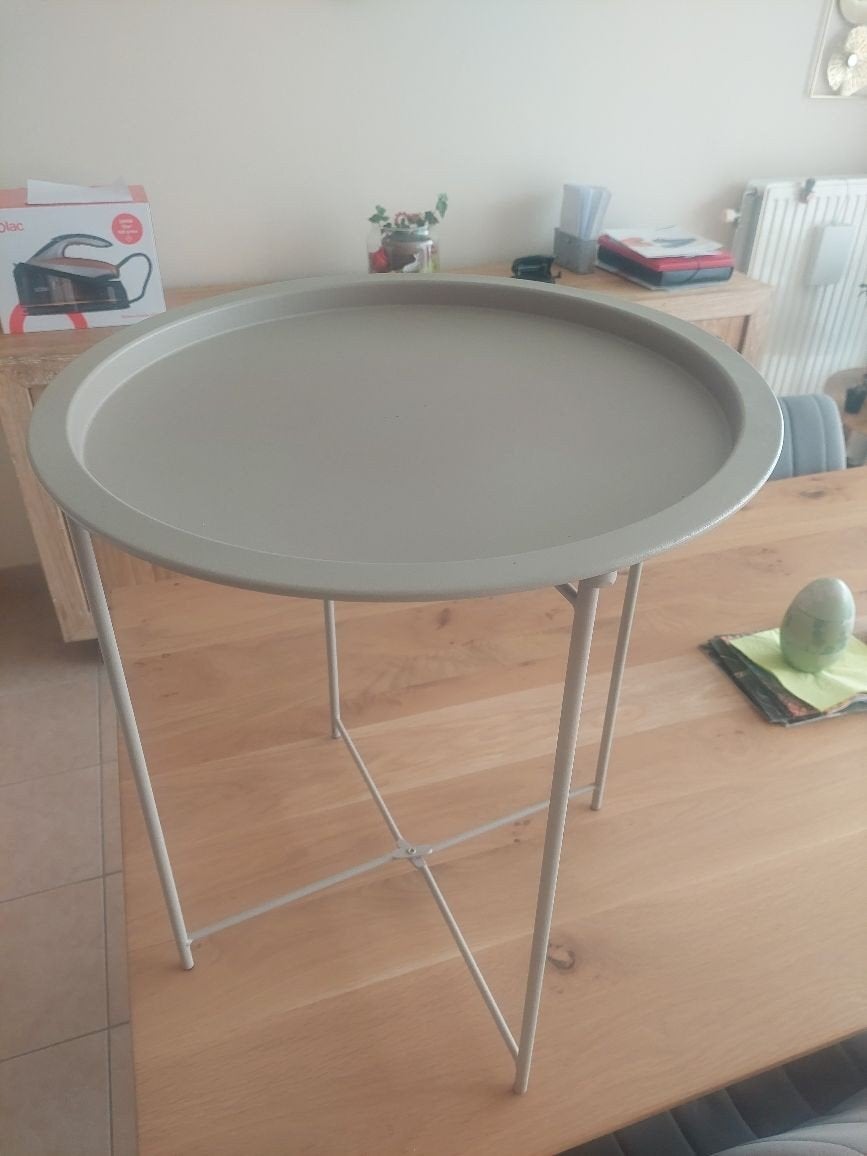 table en fer, Enlèvement