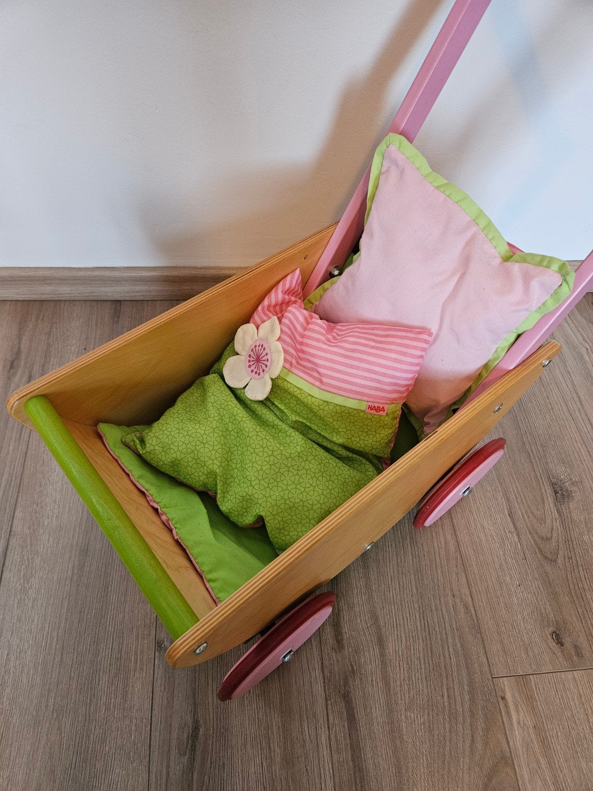 HABA houten loopwagen / poppenwagen met beddengoed, Enlèvement, Comme neuf, Jouet à Rouler ou à Bascule