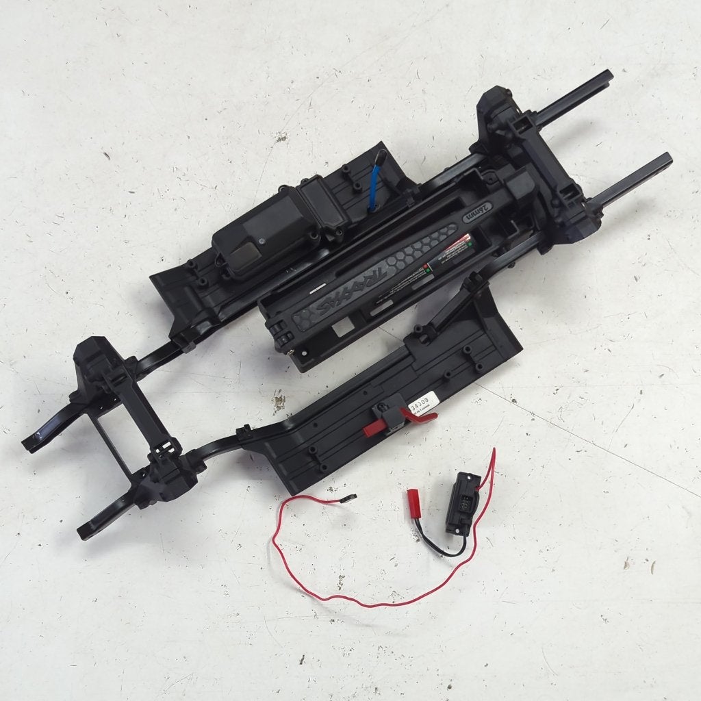 Traxxas TRX-4 Defender chassis + aanbouwdelen, WB 324mm, Hobby & Loisirs créatifs, Modélisme | Radiocommandé & Téléguidé | Voitures
