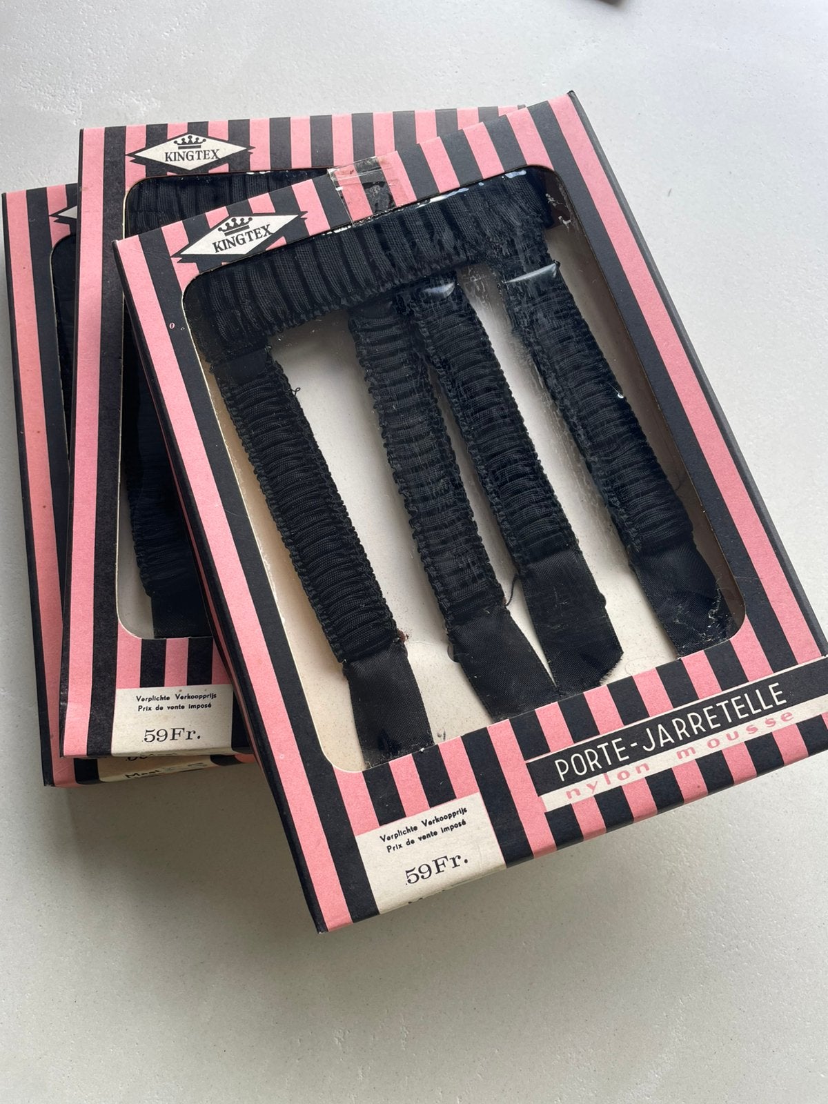 Vintage verpakking met « porte-jarretelle », Ophalen
