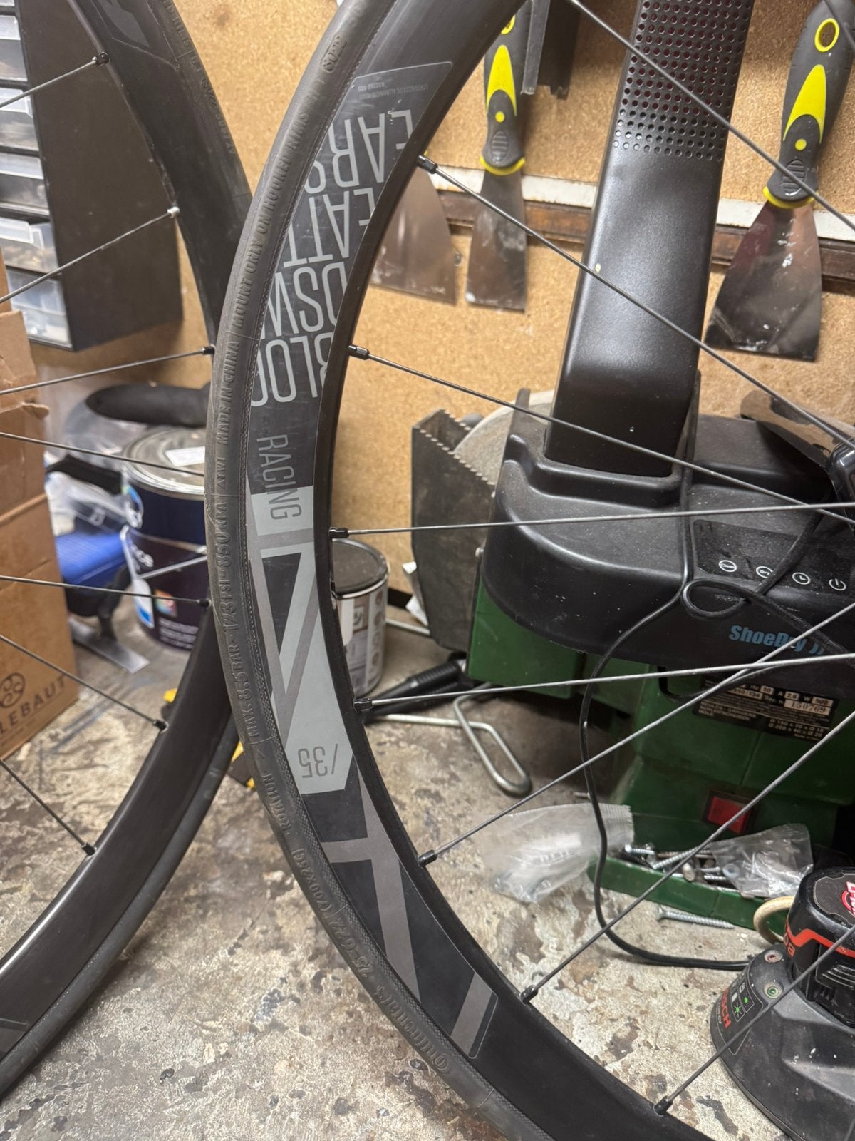 Roue et pneus, Enlèvement, Comme neuf