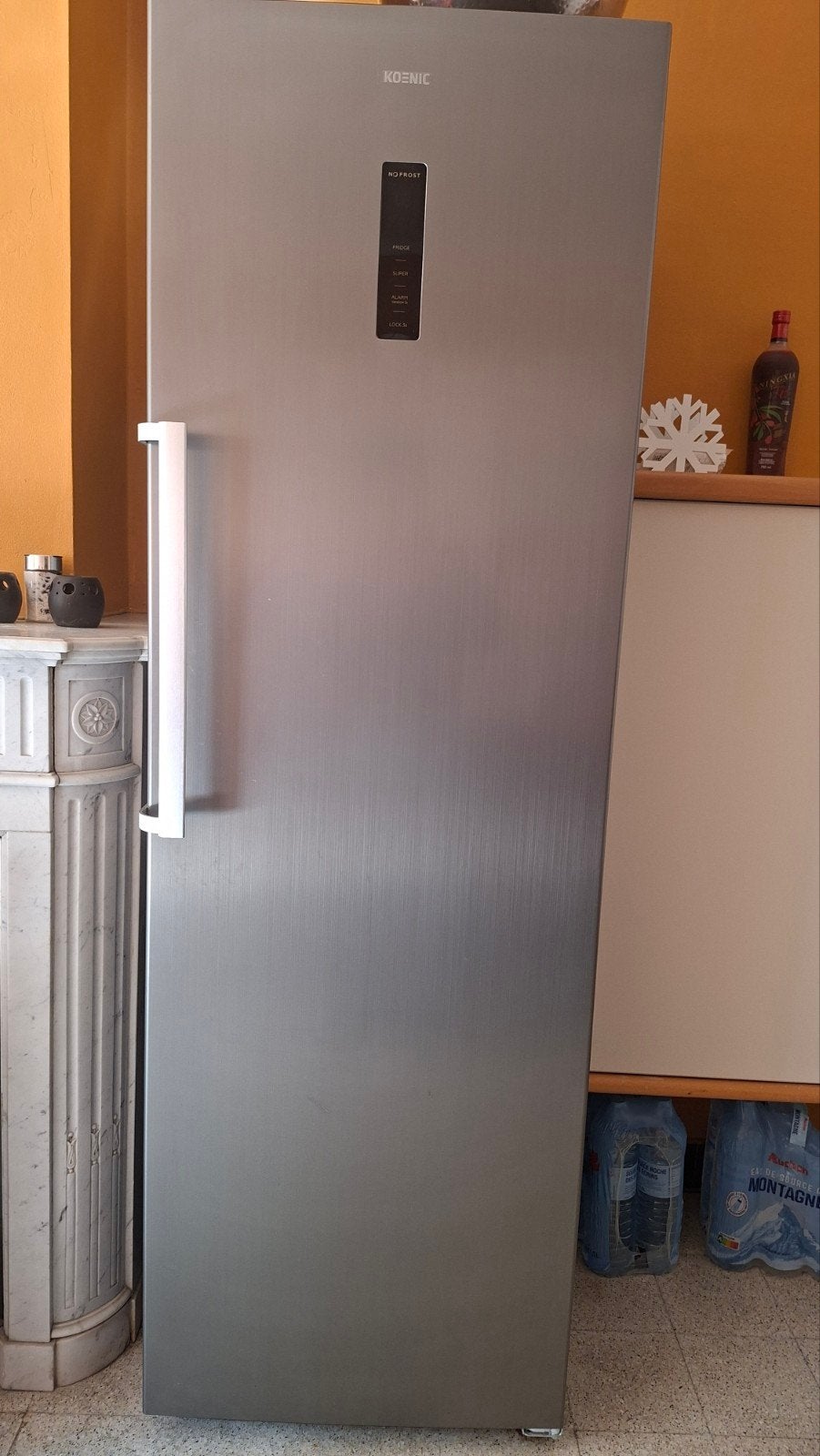 couleur gris  marque Koennic  valeur 350€  en parfait etat m, Elektronische apparatuur, Ophalen, Gebruikt, 200 liter of meer, 160 cm of meer