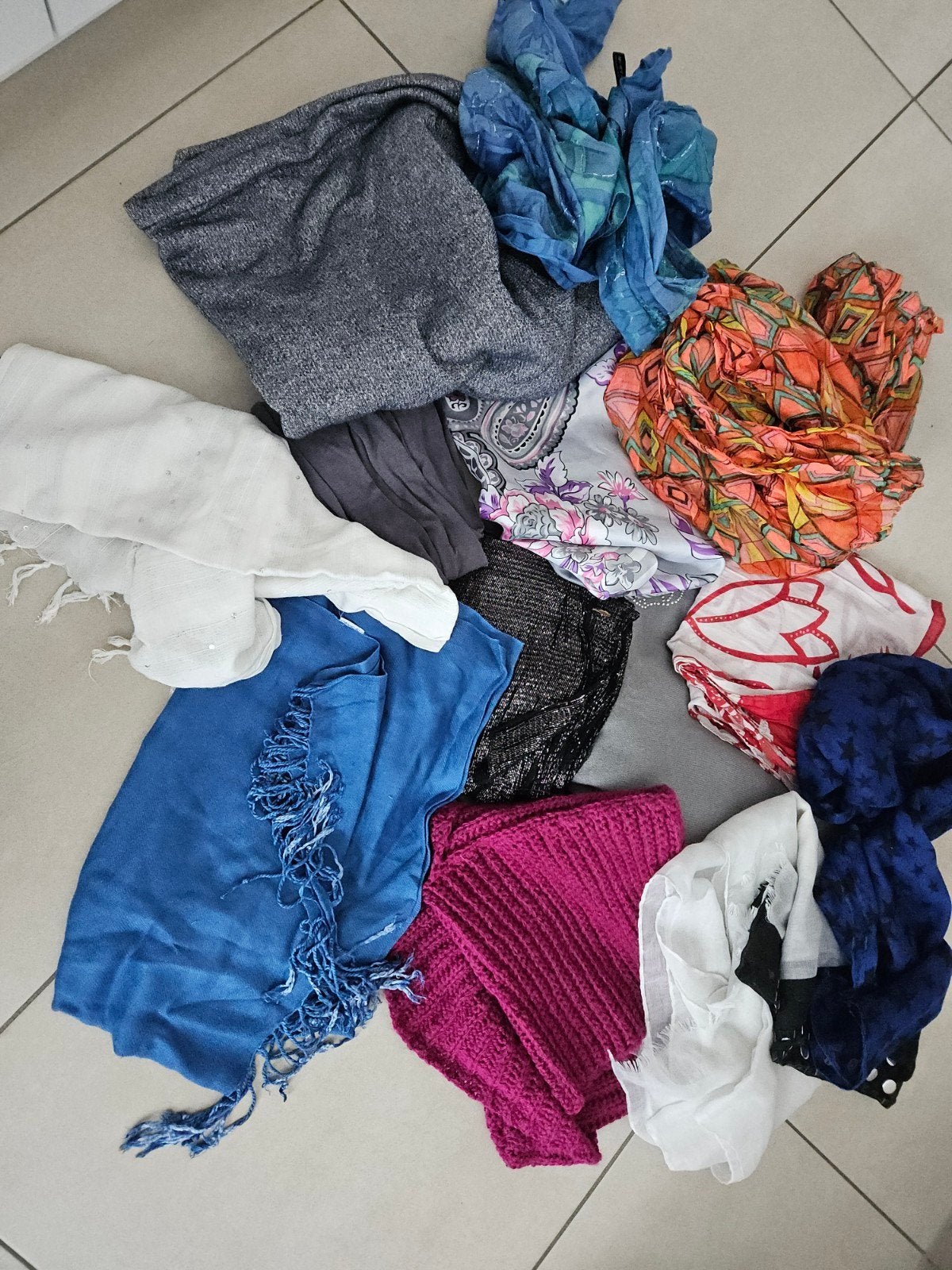 Vêtements pour femmes, guess, il dolce..., Enlèvement ou Envoi