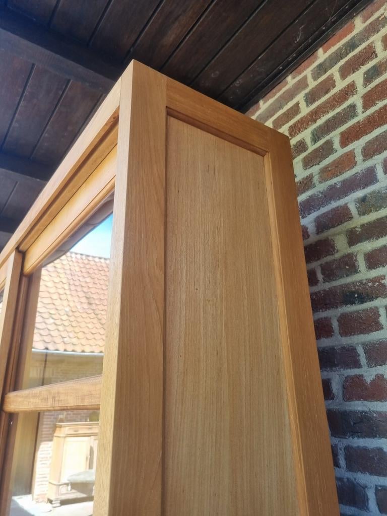Buffet/vitrine en teck LIVRAISON GRATUITE, Teck, 25 à 50 cm, 200 cm ou plus, Avec tablette(s)