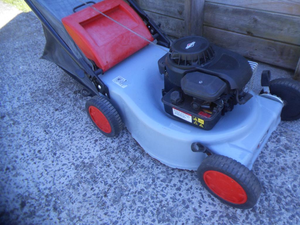 tondeuse non-tractée 48 cm, Tuin en Terras, Grasmaaiers, Zo goed als nieuw, Benzine-grasmaaier, 40 t/m 49 cm, Cirkelmaaier, Opvangbak