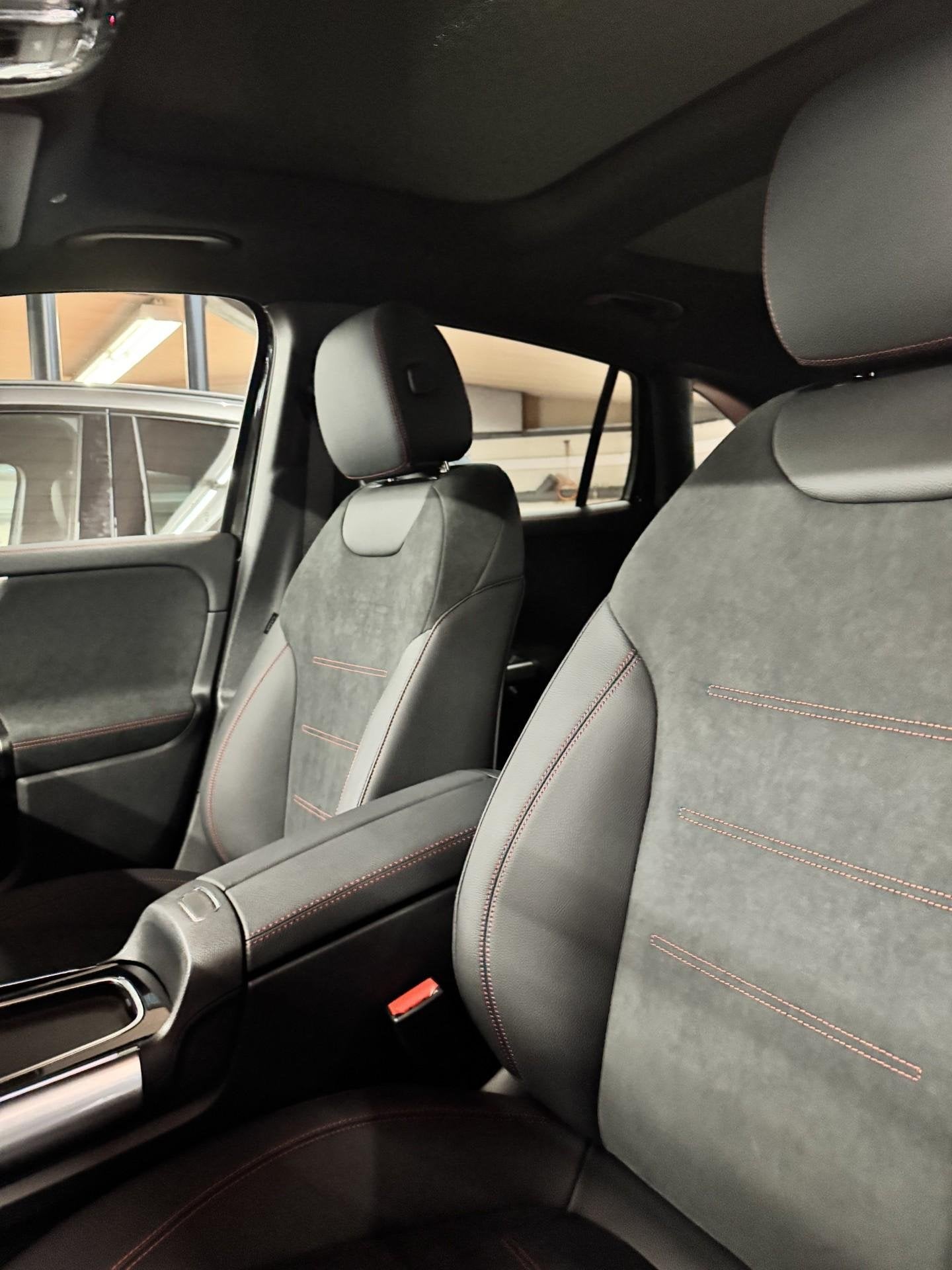 Mercedes-Benz GLA GLA 180 140 Years Edition DOS 9098, Auto's, Stof, Zwart, 136 pk, Zwart