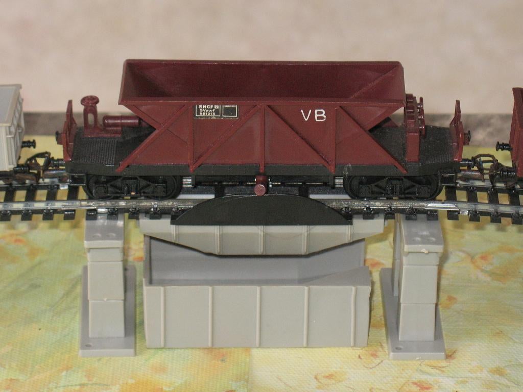 Treinwagons Jouef en viaduct., Jouef, Gelijkstroom of Wisselstroom, Wagon, Ophalen of Verzenden