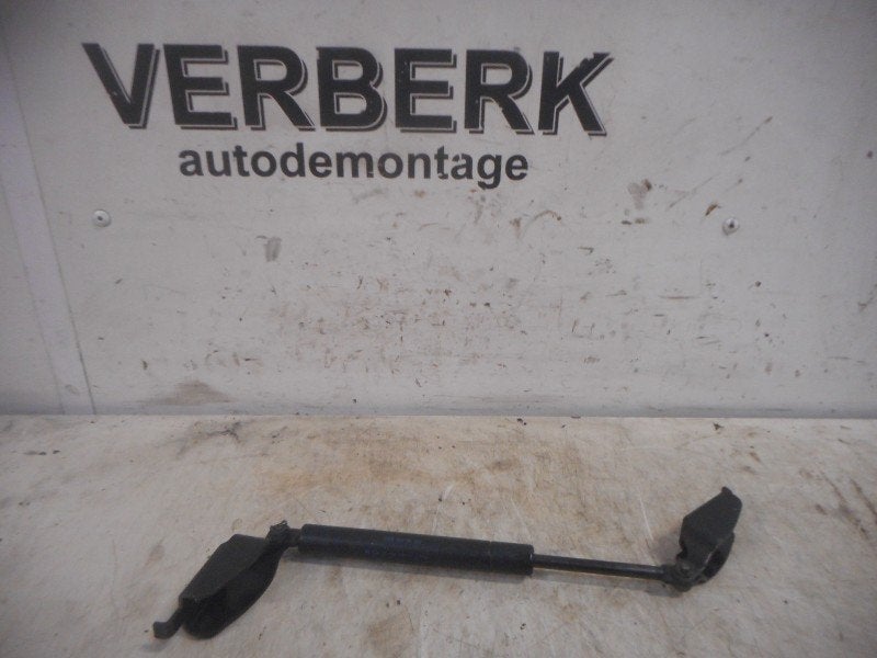 GASDRUKVEER ACHTER Ford StreetKa (01-2002/07-2005), Gebruikt, Henry-Ford-Straße  1
50735  Köln, DE, Ford-Werke GmbH, Kunden@ford.com