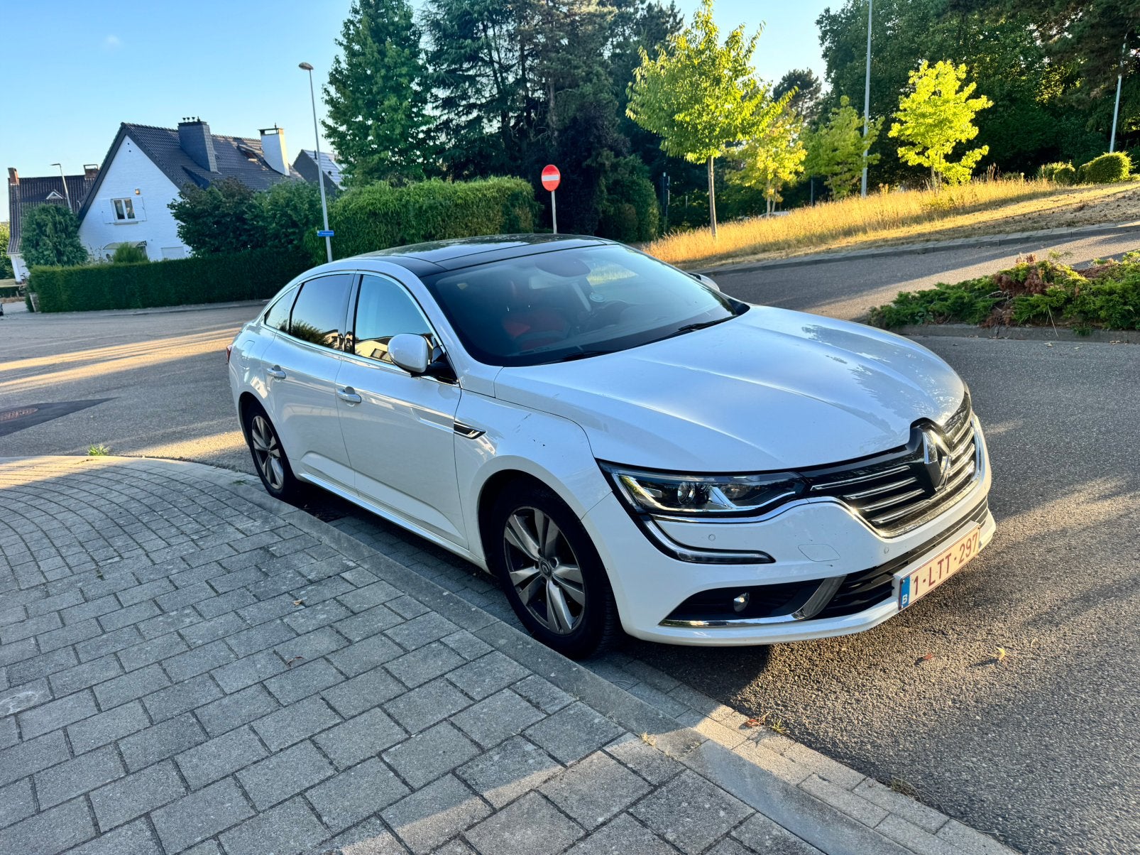Talisman1.6TCe Automaat Benzine 2018 Full Option Panoramadak, Auto's, 4 deurs, 4 cilinders, 1600 cc, Wit