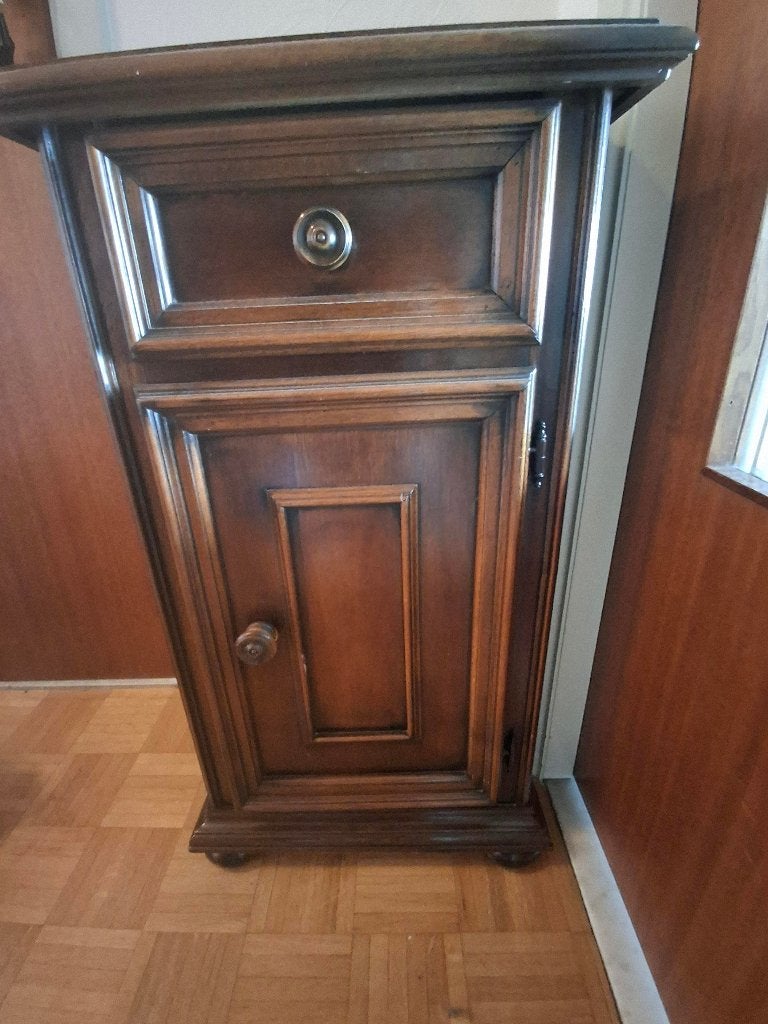 klein eiken bijzetkastje / nachttafel, Ophalen, Zo goed als nieuw