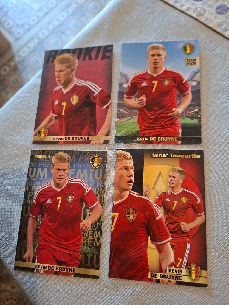 Panini / 4 Voetbalkaarten / Kevin De Bruyne / Rode Duivels, Verzamelen, Ophalen of Verzenden, Zo goed als nieuw, Spelerskaart