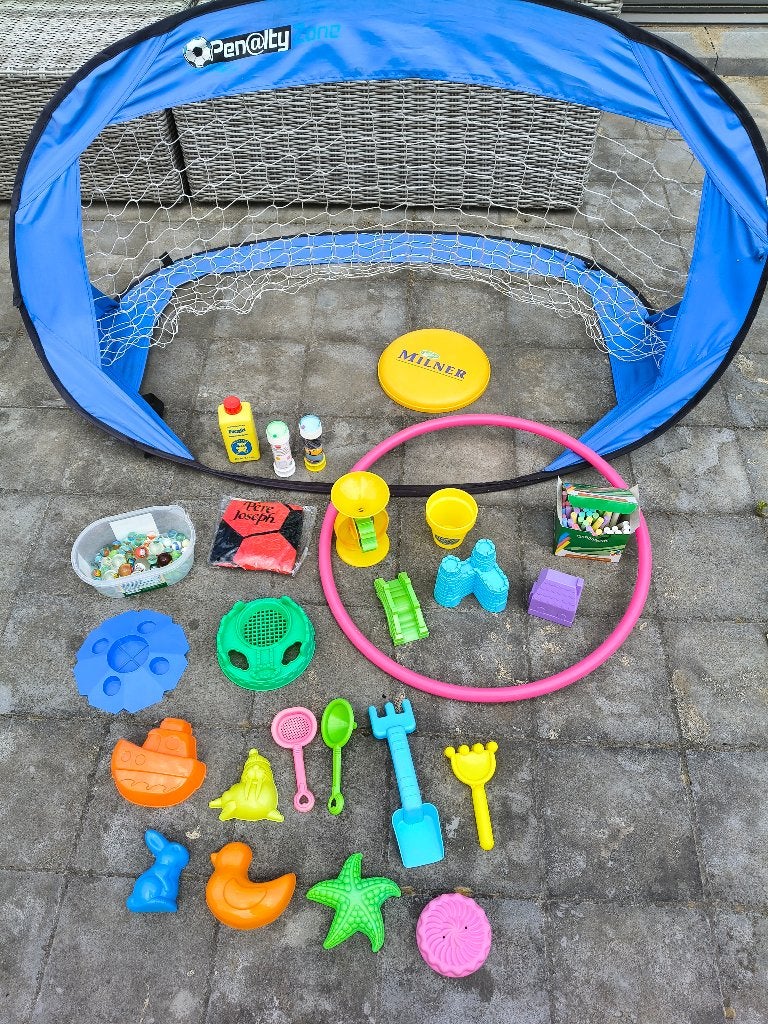 Hoepel, zand- en waterspeeltjes, knikkers, krijt, bal,..., Ophalen, Gebruikt