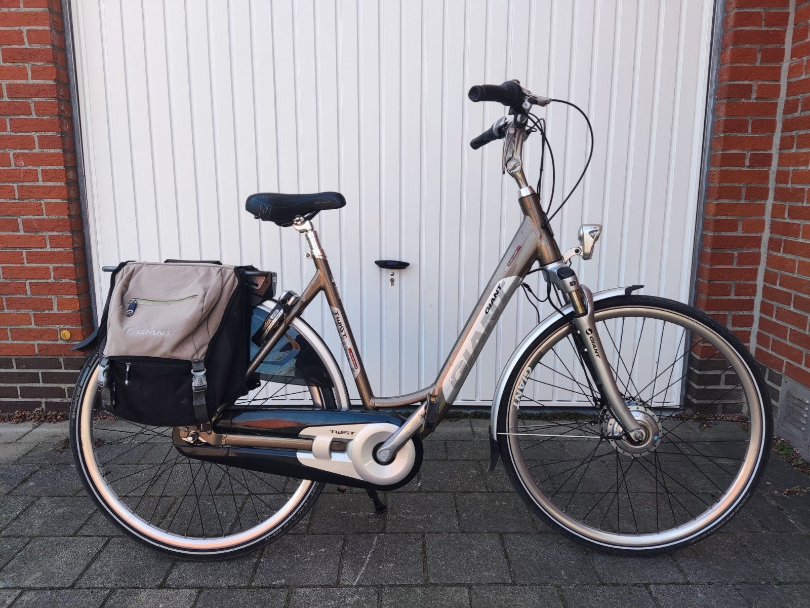 Giant Twist Go Double Power - Elektrische Fiets

Te koop:, Ophalen, Gebruikt, Giant