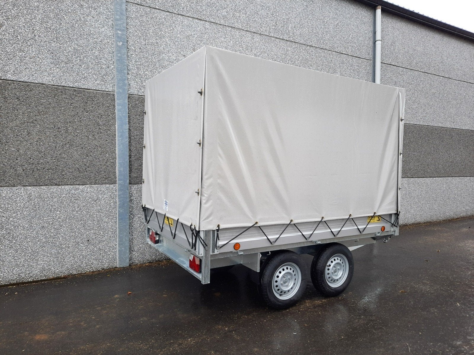 Te huur : Gesloten Aanhangwagen dubbele as tot 750 kg, Auto diversen, Aanhangers en Bagagewagens, Ophalen