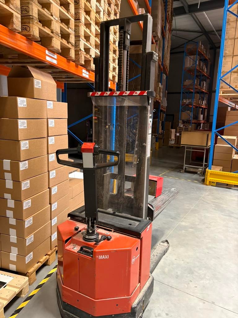 Stapelaar merk BT, Tot 1000 kg, Ophalen, Elektrisch, Stapelaar