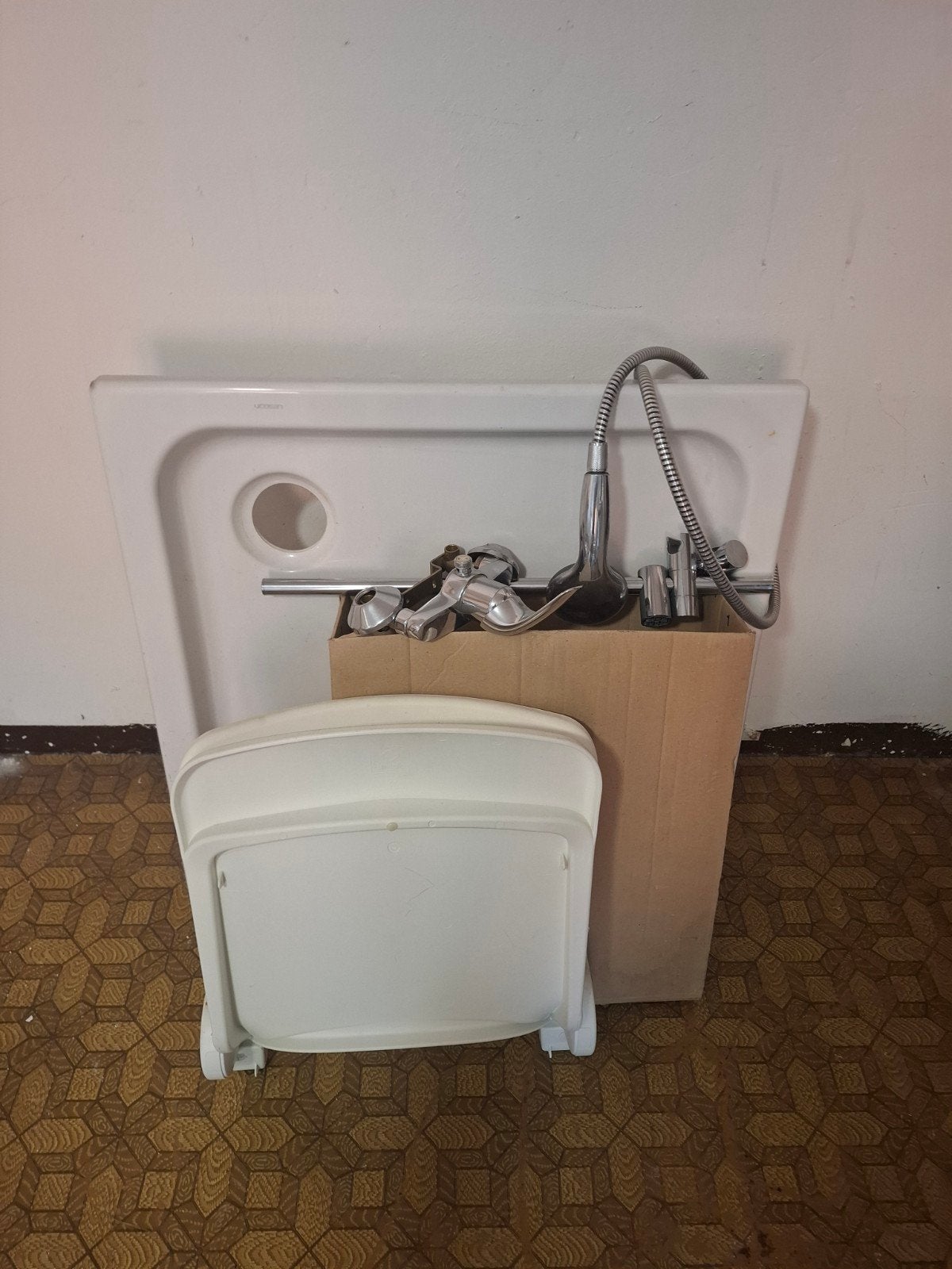 douche atributen zgan.douchebak .kranen.en klapstoel, Verzenden