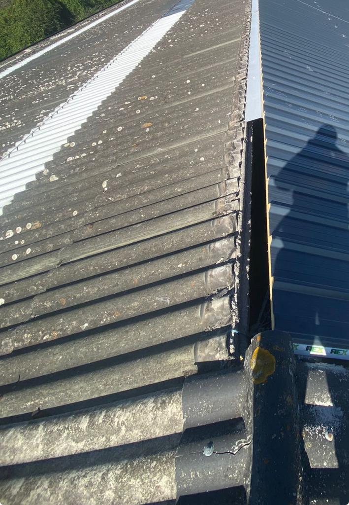 Asbest verwijderen, sandwichpanelen/dakplaten plaatsen, Ophalen