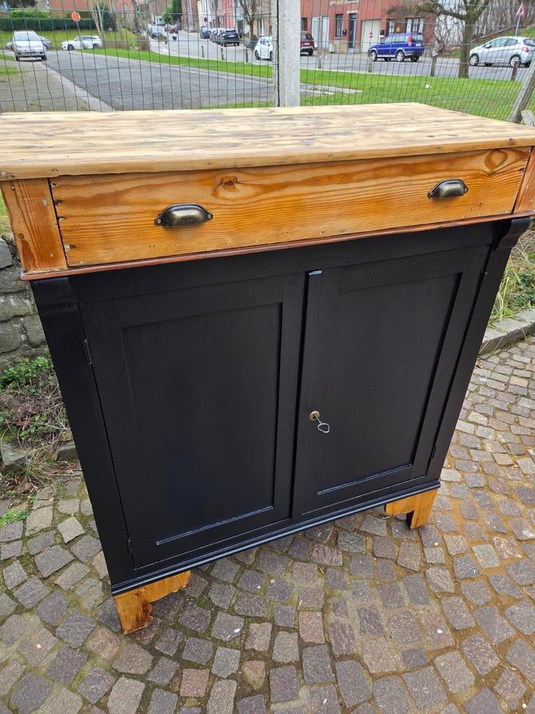 Prachtige oude massieve meidenkast, Grenenhout