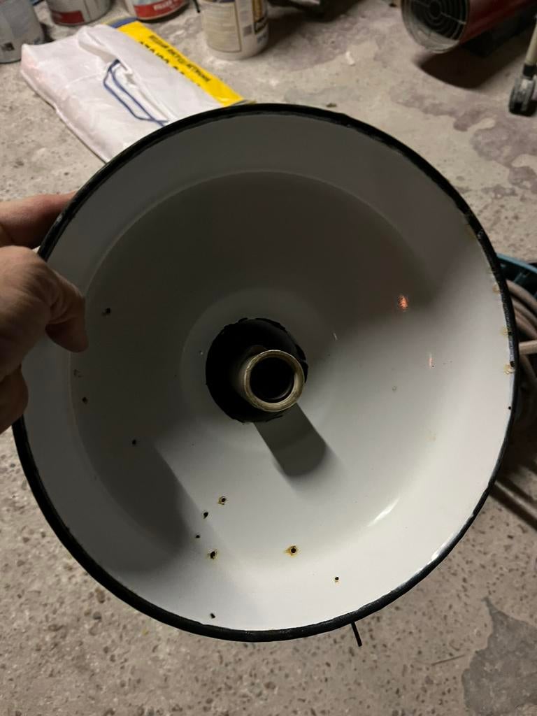 Oude industriële lampkap, Ophalen, Gebruikt