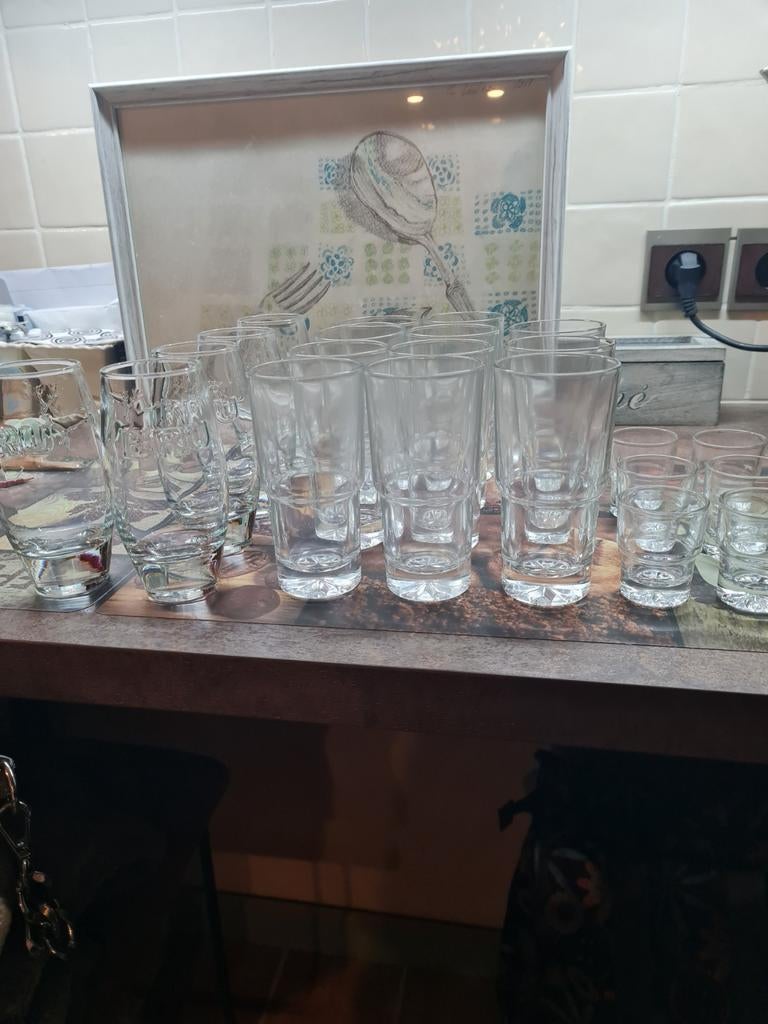 Lot waterglazen en jeneverglazen, Ophalen