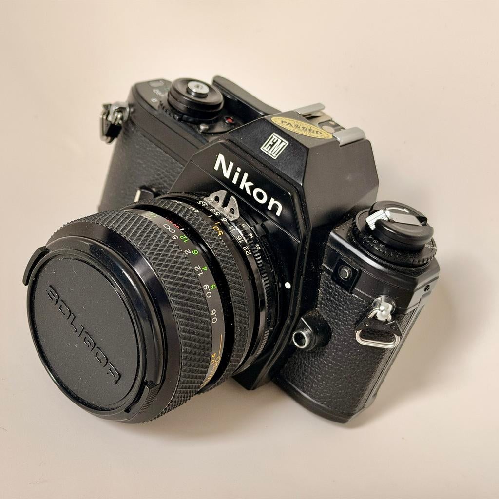 nieuwstaat Nikon EM met 25-50mm zoom met macro, Audio, Tv en Foto, Fotocamera's Analoog, Ophalen, Zo goed als nieuw, Nikon