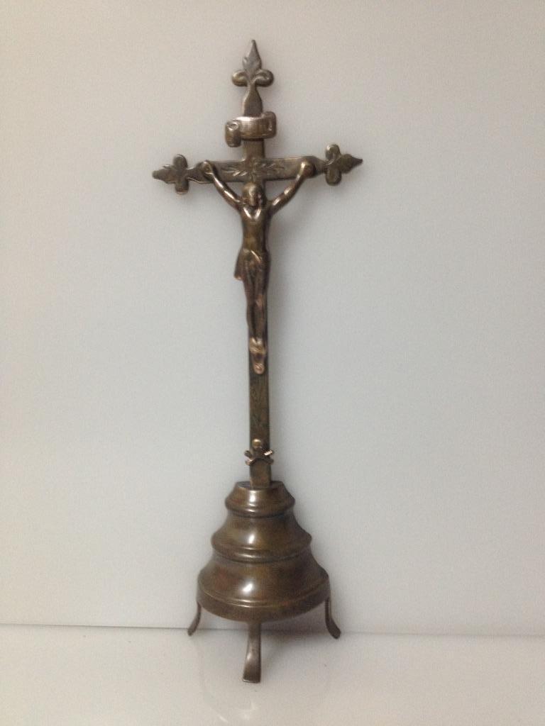 crucifix (2), Enlèvement